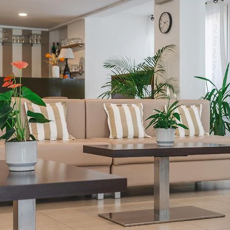 Hotel Carmen Riccione Eksteriør billede