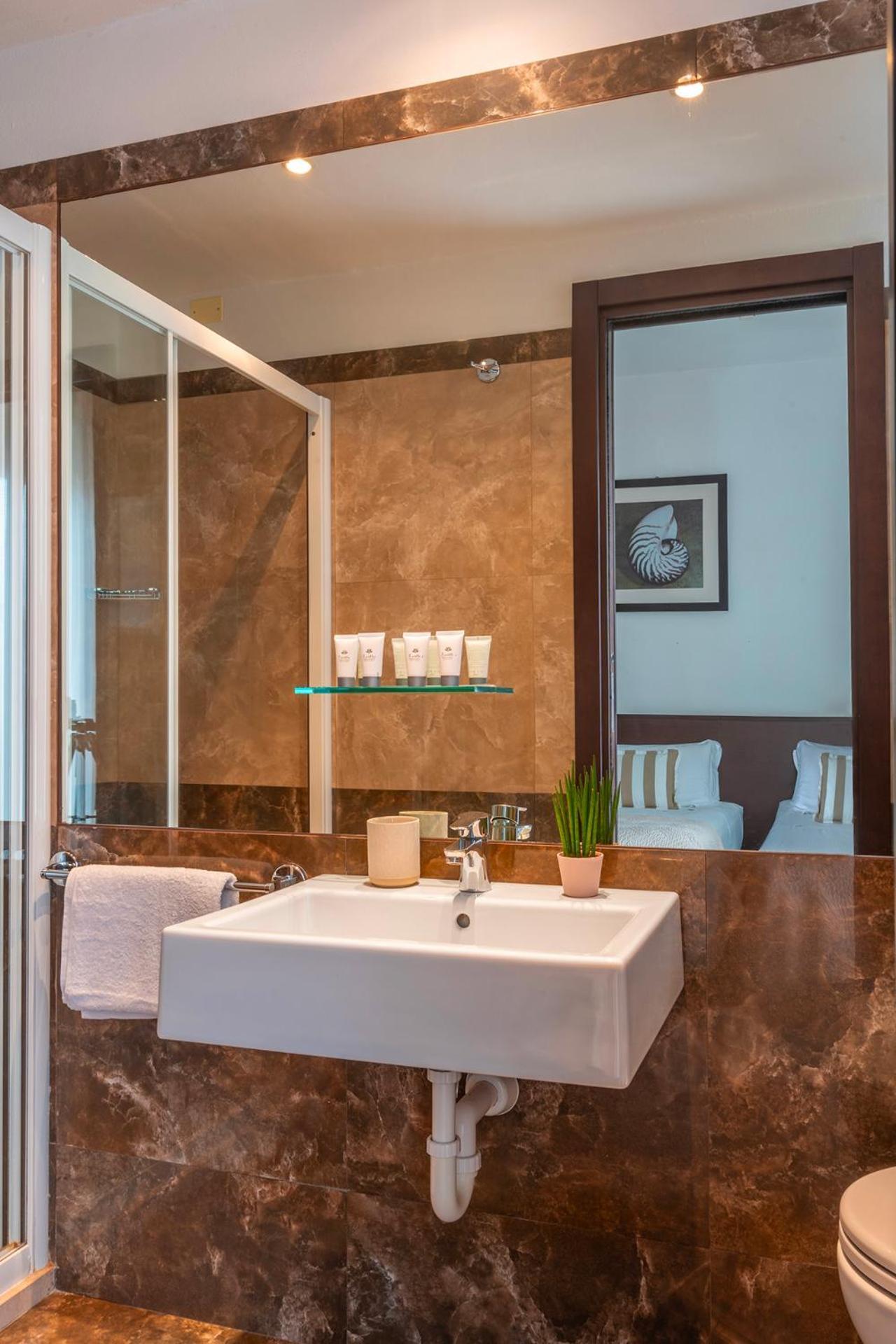 Hotel Carmen Riccione Eksteriør billede