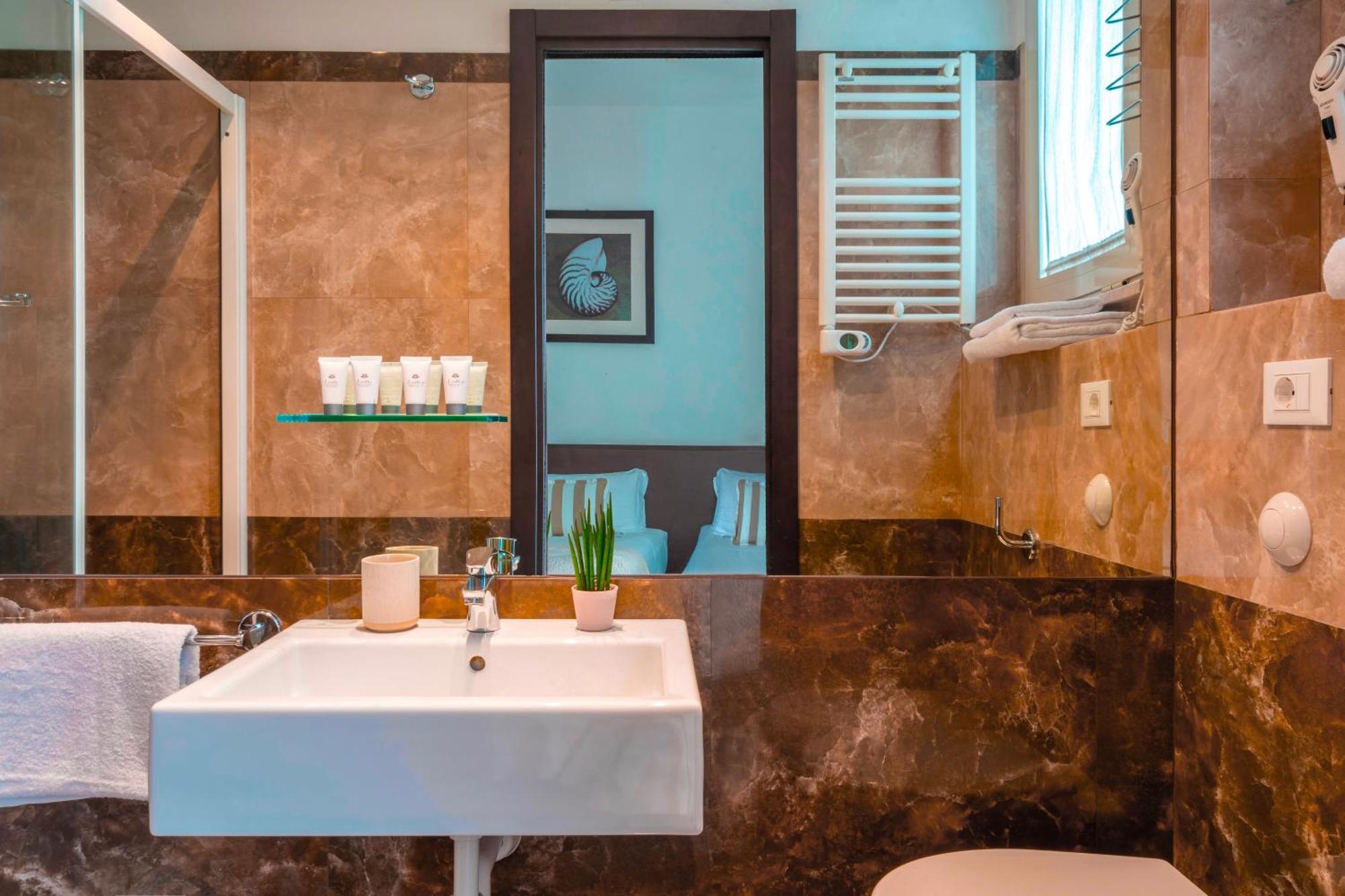 Hotel Carmen Riccione Eksteriør billede